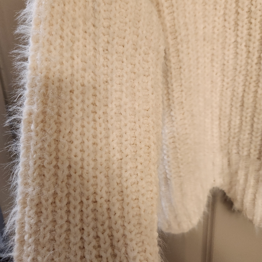 Cropped Sweater - Picture 3 of 3